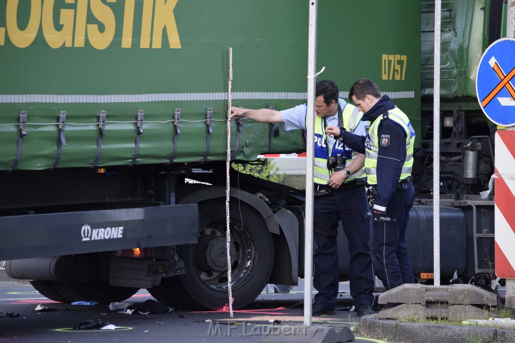 Schwerer Motorrad Unfall Feldkassel Robert Boschstr Edsel Fordstr P053.JPG - Miklos Laubert